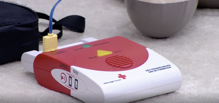 Our tips for using a defibrillator properly
